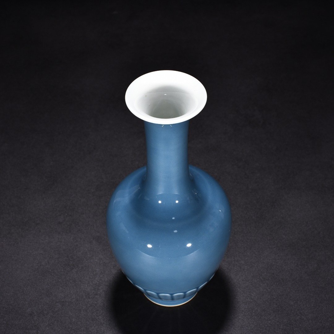 Qing Dynasty Kangxi sky blue glaze chrysanthemum petal vase