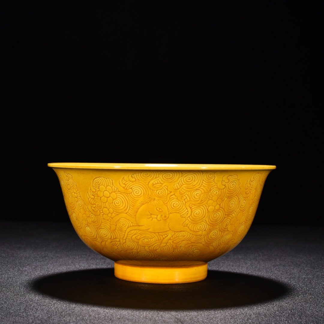 Qing Dynasty Kangxi delicate yellow glaze engraved seahorse bowl