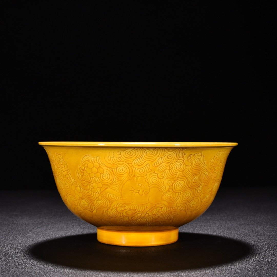 Qing Dynasty Kangxi delicate yellow glaze engraved seahorse bowl