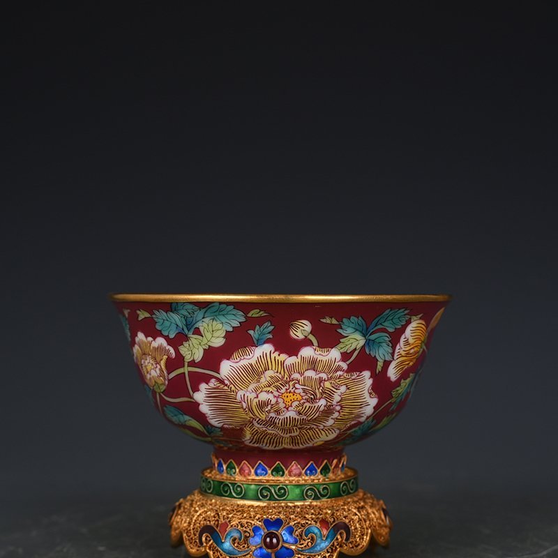 Qing Dynasty Imperial silver and gilt lace bowl with peony inlaid with carmine red ground