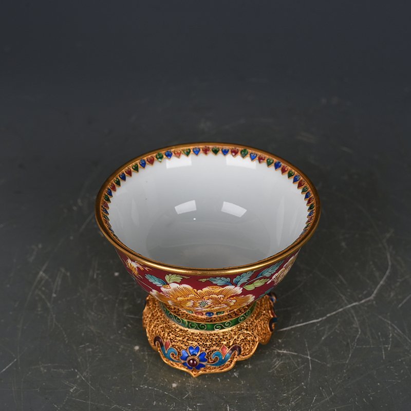 Qing Dynasty Imperial silver and gilt lace bowl with peony inlaid with carmine red ground
