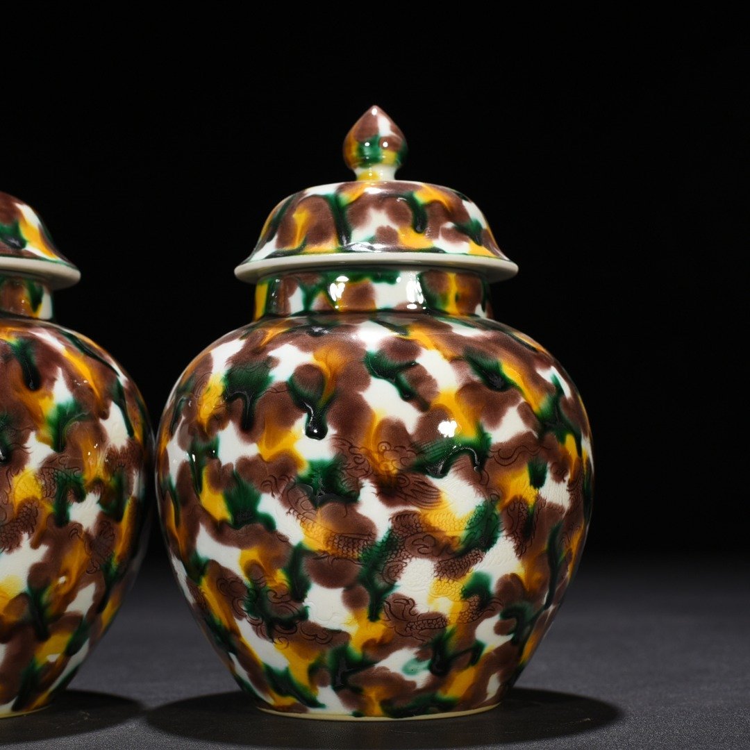 Qing Dynasty Kangxi spotted glaze dark engraved dragon general jar