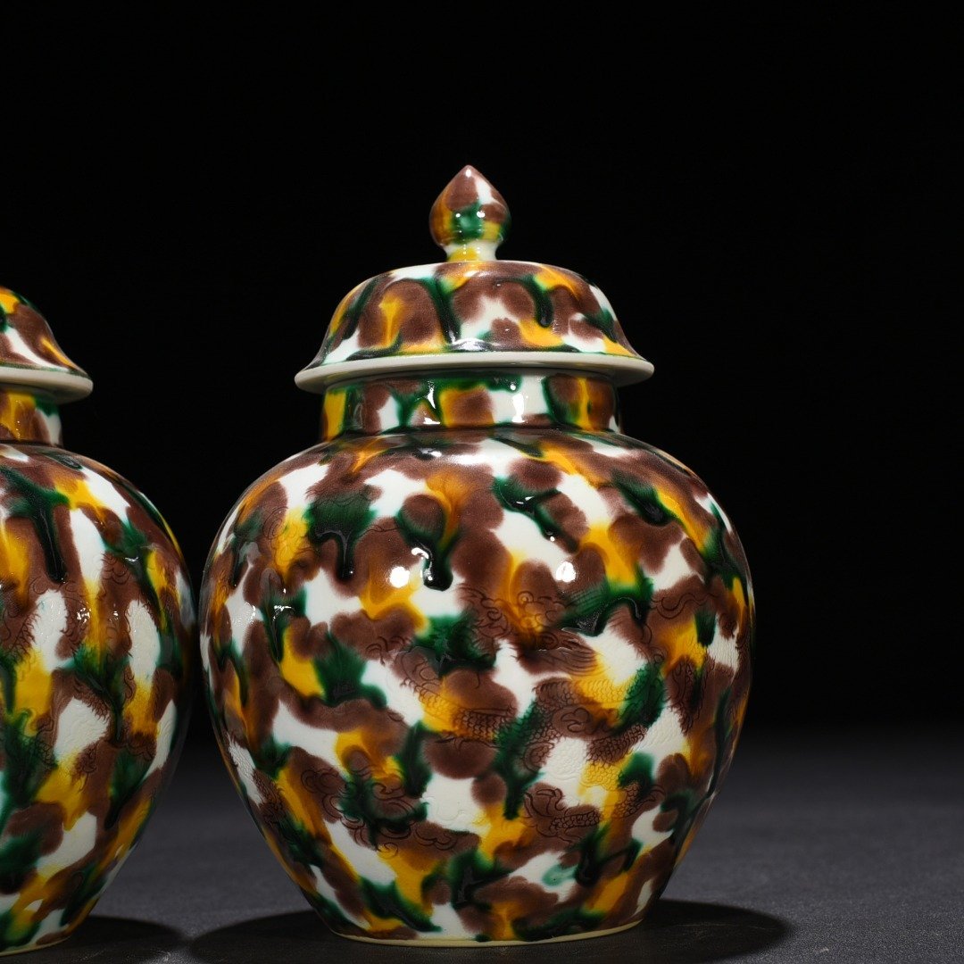 Qing Dynasty Kangxi spotted glaze dark engraved dragon general jar