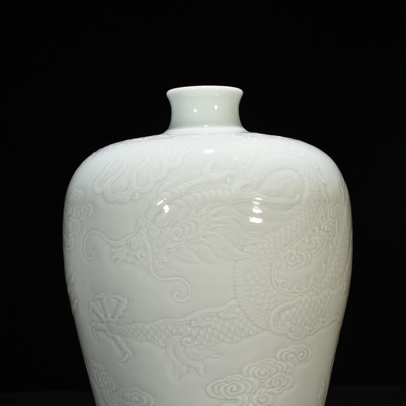 Qing Dynasty Kangxi sweet white glaze carved Canglong godson dragon plum vase