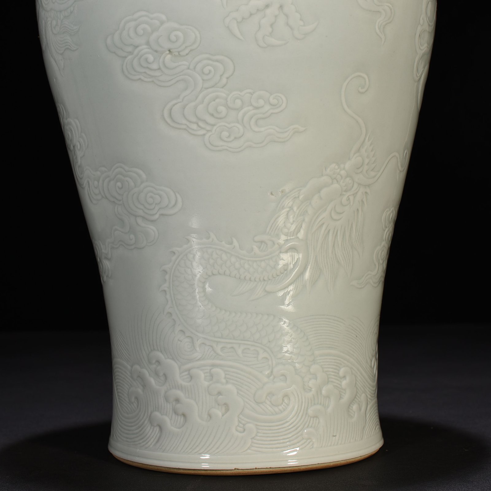 Qing Dynasty Kangxi sweet white glaze carved Canglong godson dragon plum vase