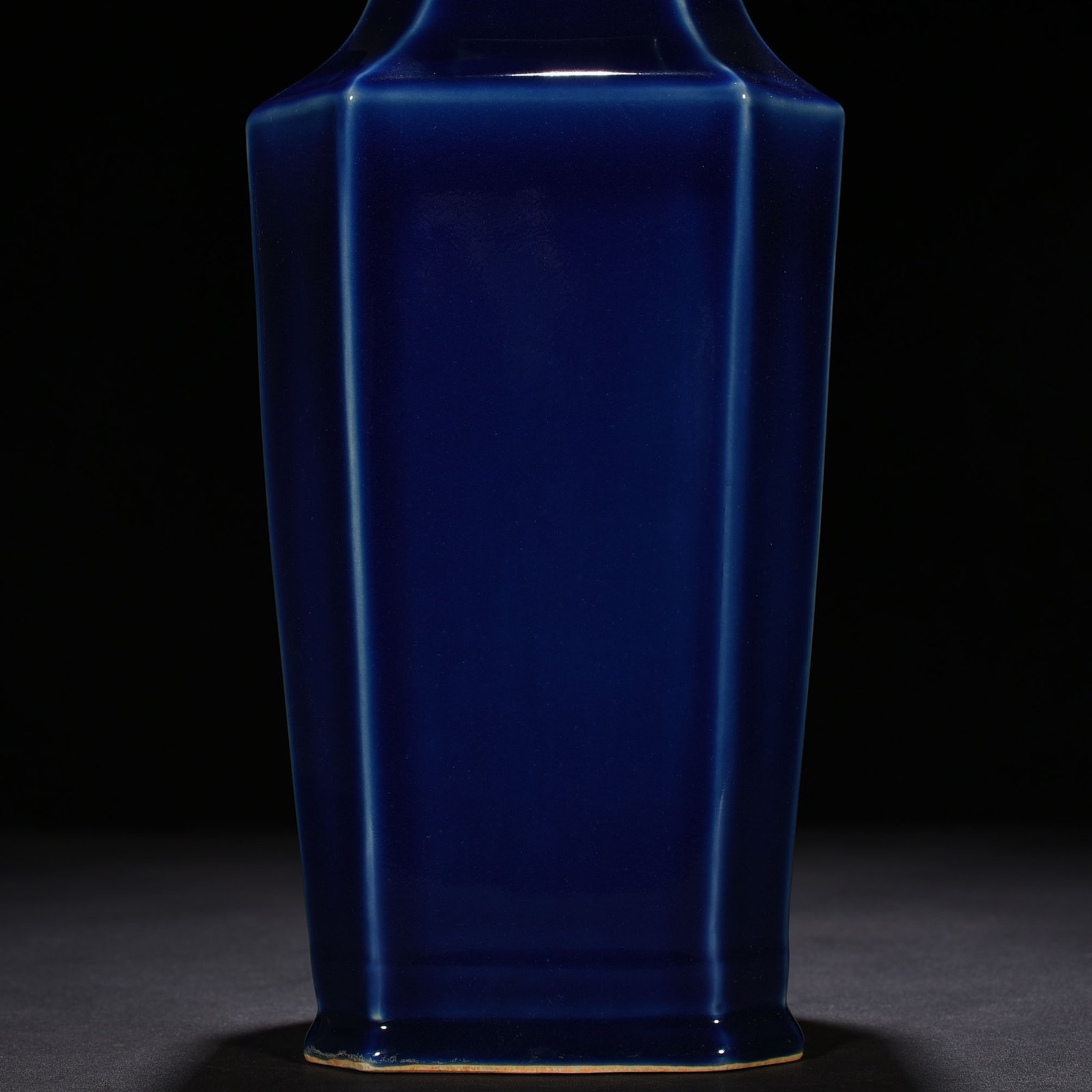 Qing Dynasty Kangxi Festival Blue Glazed Square Vase