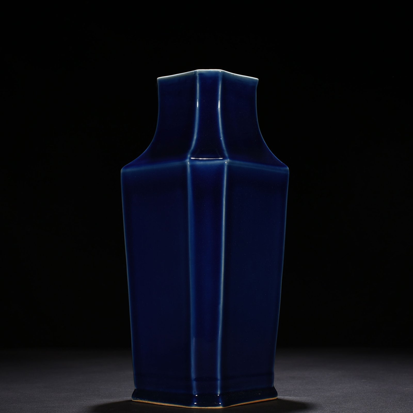 Qing Dynasty Kangxi Festival Blue Glazed Square Vase