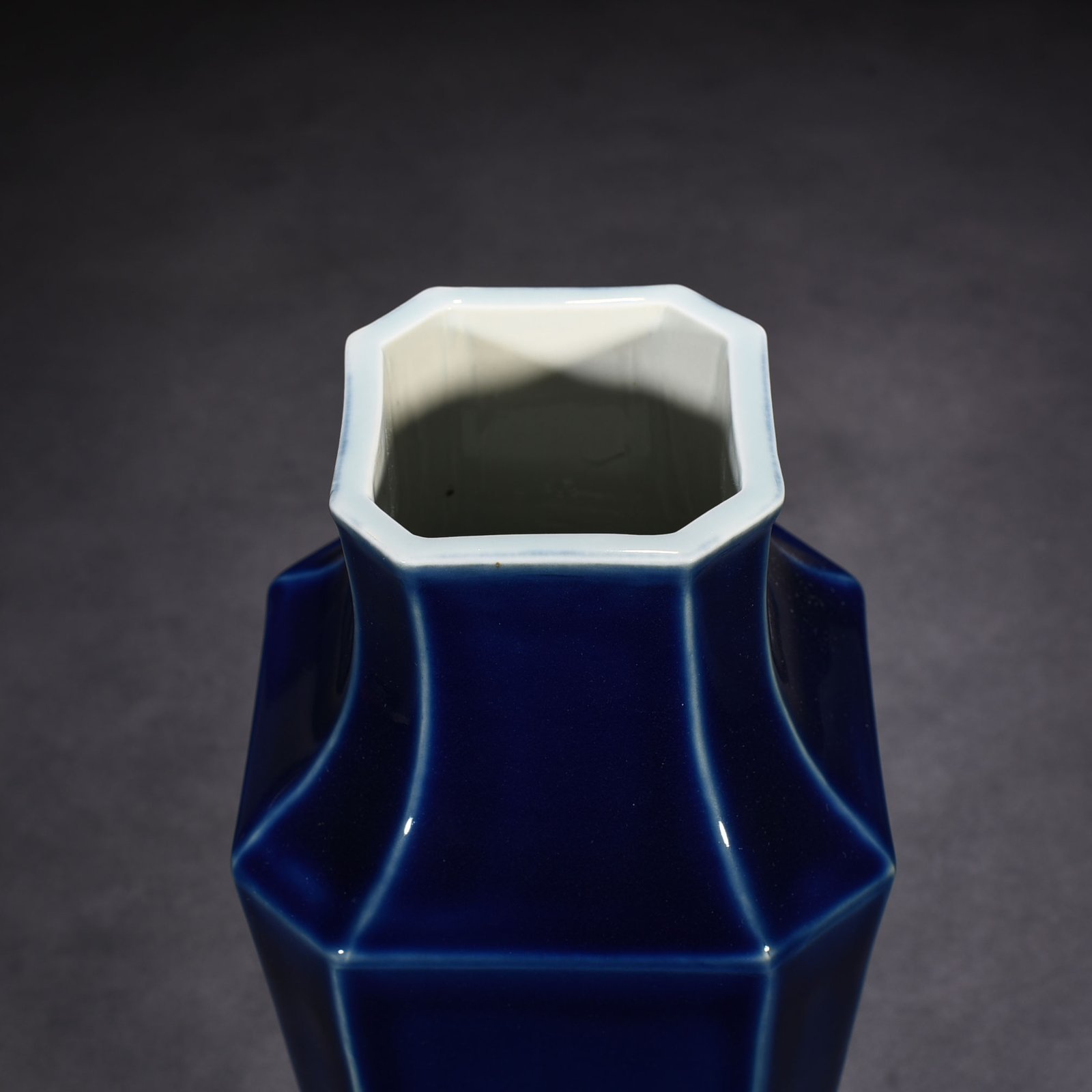 Qing Dynasty Kangxi Festival Blue Glazed Square Vase