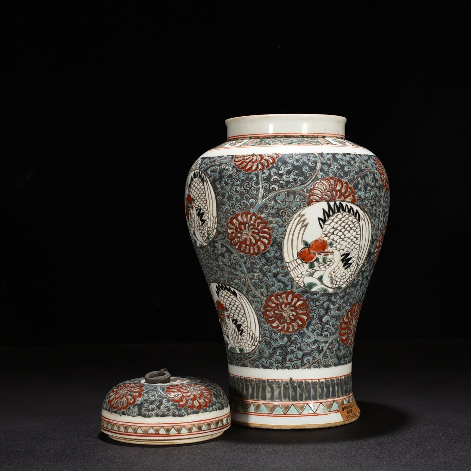 Qing Dynasty Kangxi pastel can with crane lid