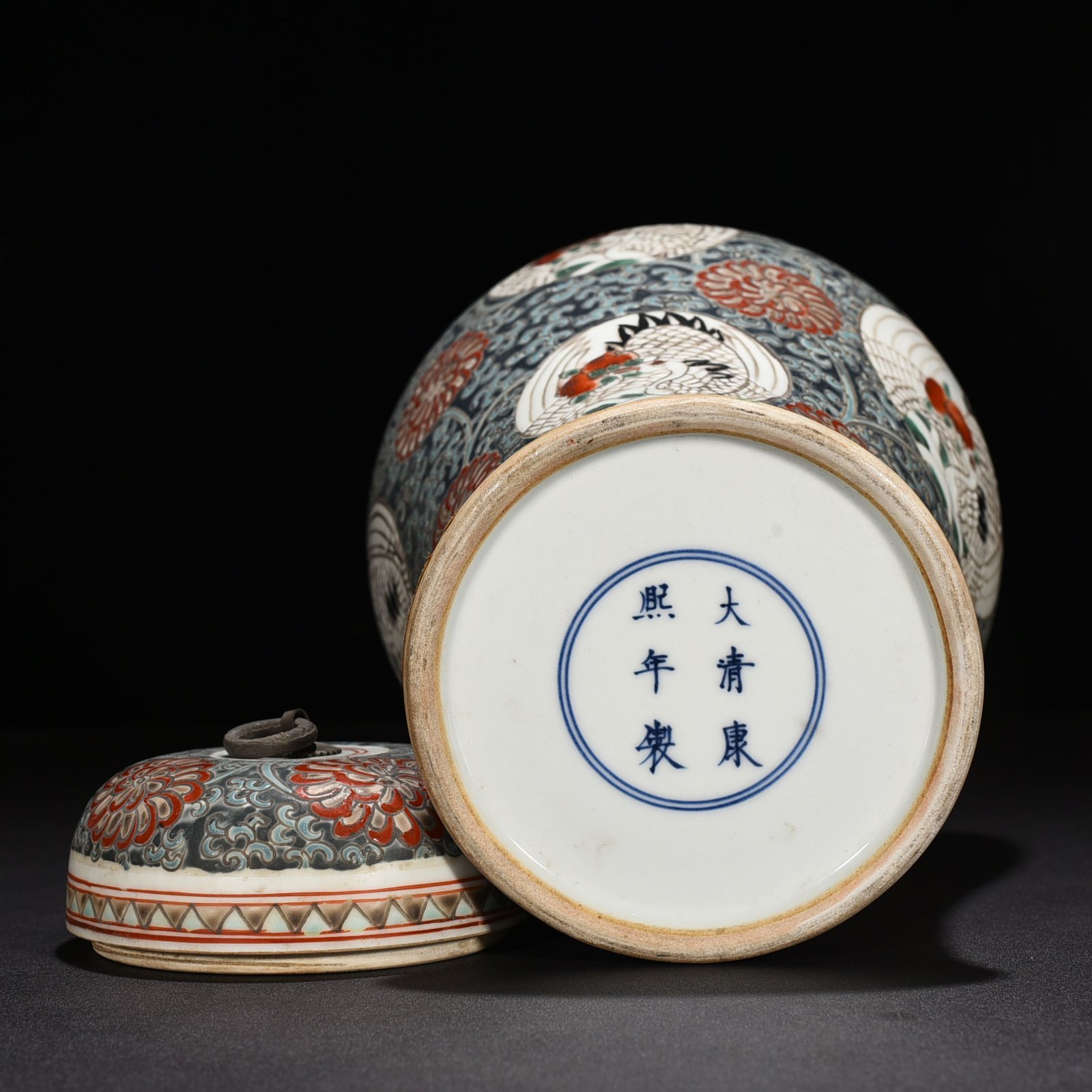 Qing Dynasty Kangxi pastel can with crane lid