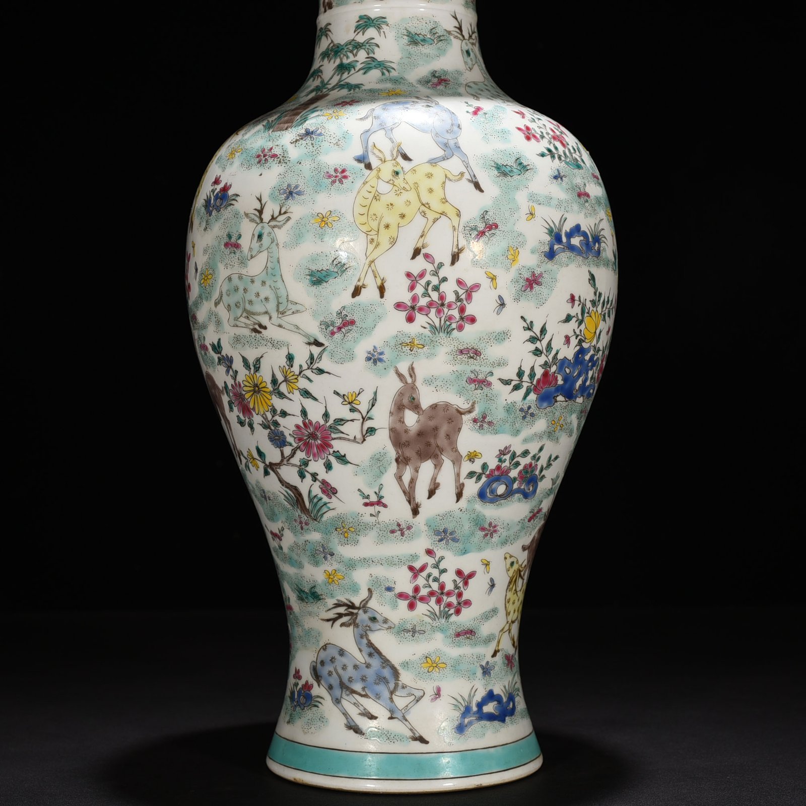 Qing Dynasty Kangxi pastel flower and deer vase