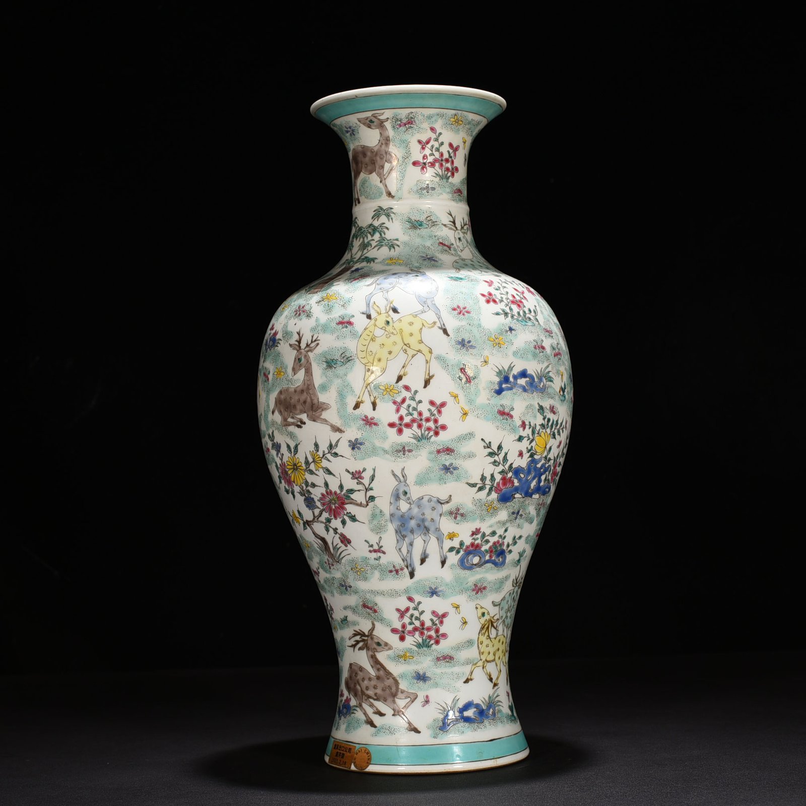 Qing Dynasty Kangxi pastel flower and deer vase