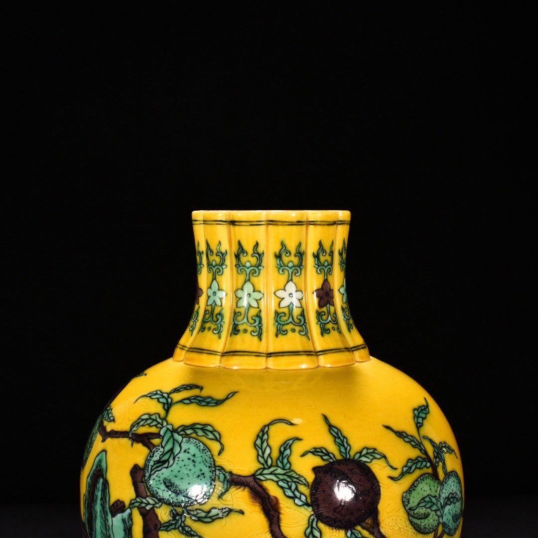 Qing Dynasty Kangxi plain three-color blessing and longevity pomegranate statue