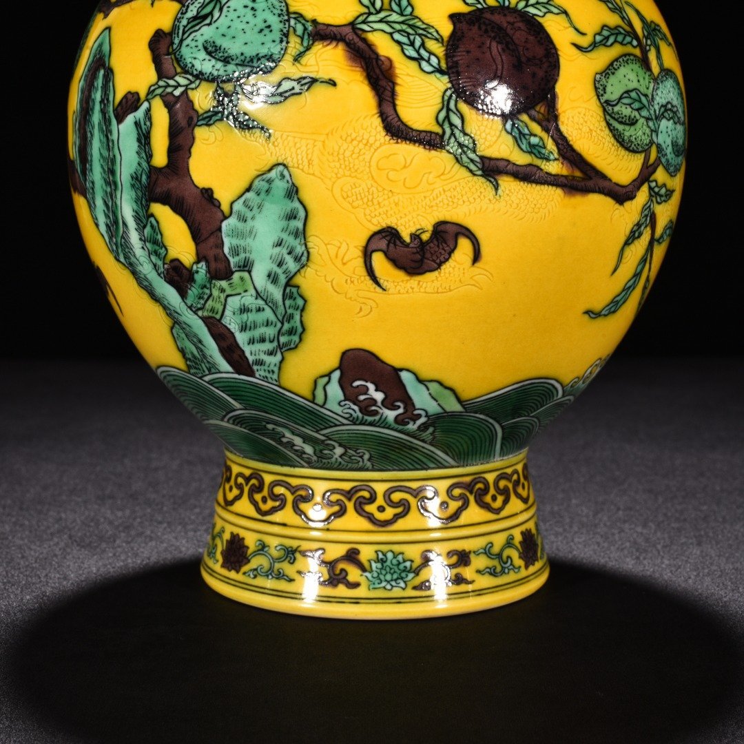 Qing Dynasty Kangxi plain three-color blessing and longevity pomegranate statue