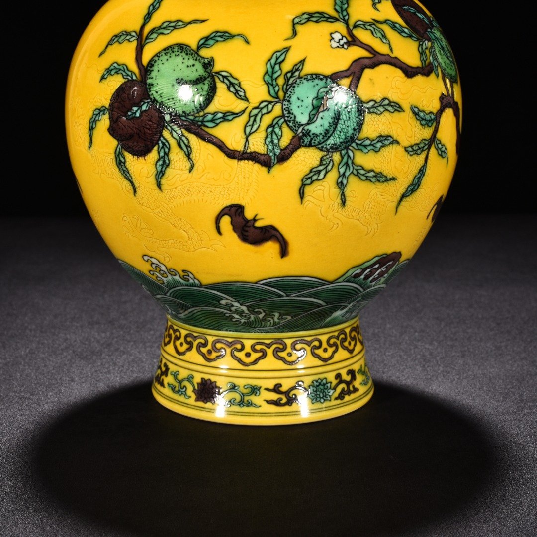Qing Dynasty Kangxi plain three-color blessing and longevity pomegranate statue