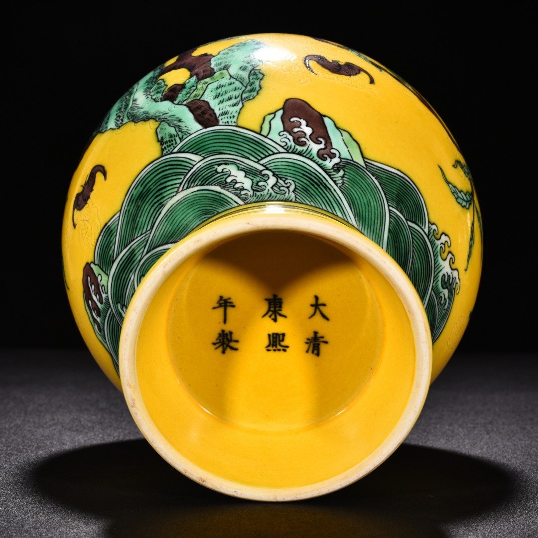 Qing Dynasty Kangxi plain three-color blessing and longevity pomegranate statue