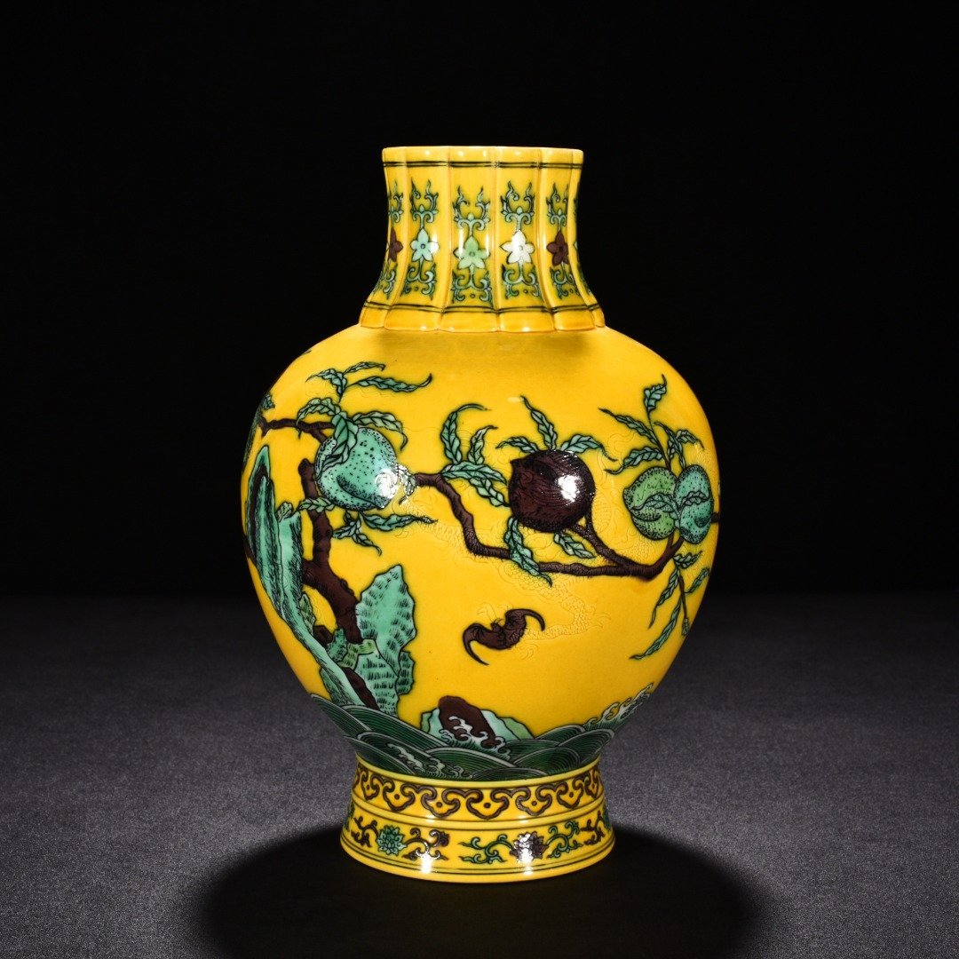 Qing Dynasty Kangxi plain three-color blessing and longevity pomegranate statue