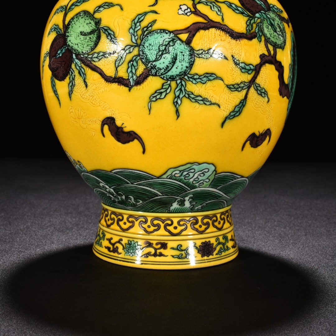 Qing Dynasty Kangxi plain three-color blessing and longevity pomegranate statue