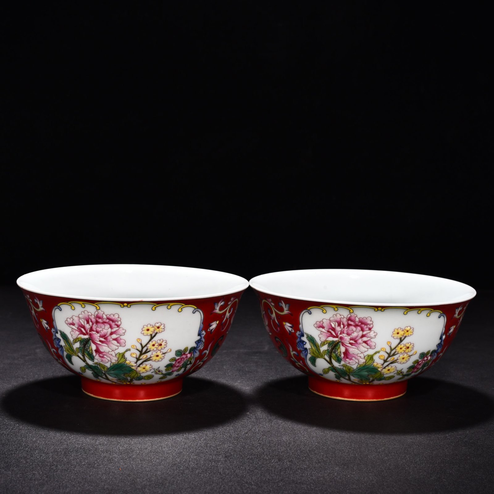 Qing Dynasty Kangxi red ground enamel palace-style bowl with florals