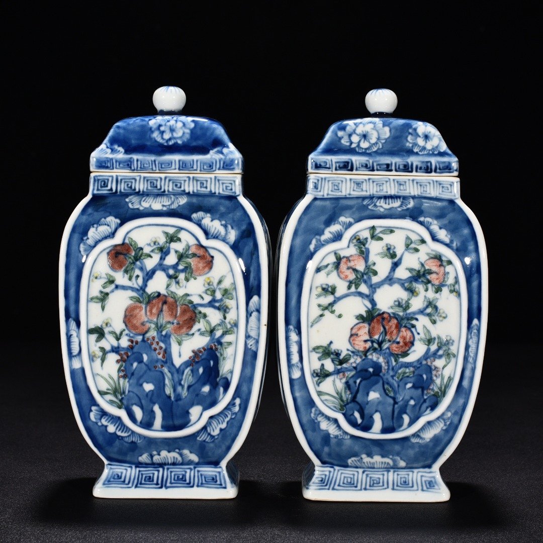 Qing Dynasty Kangxi insignia blue and white five-color blessing and longevity flat vase