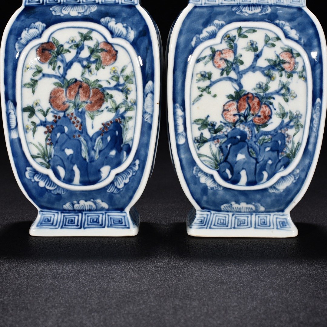 Qing Dynasty Kangxi insignia blue and white five-color blessing and longevity flat vase
