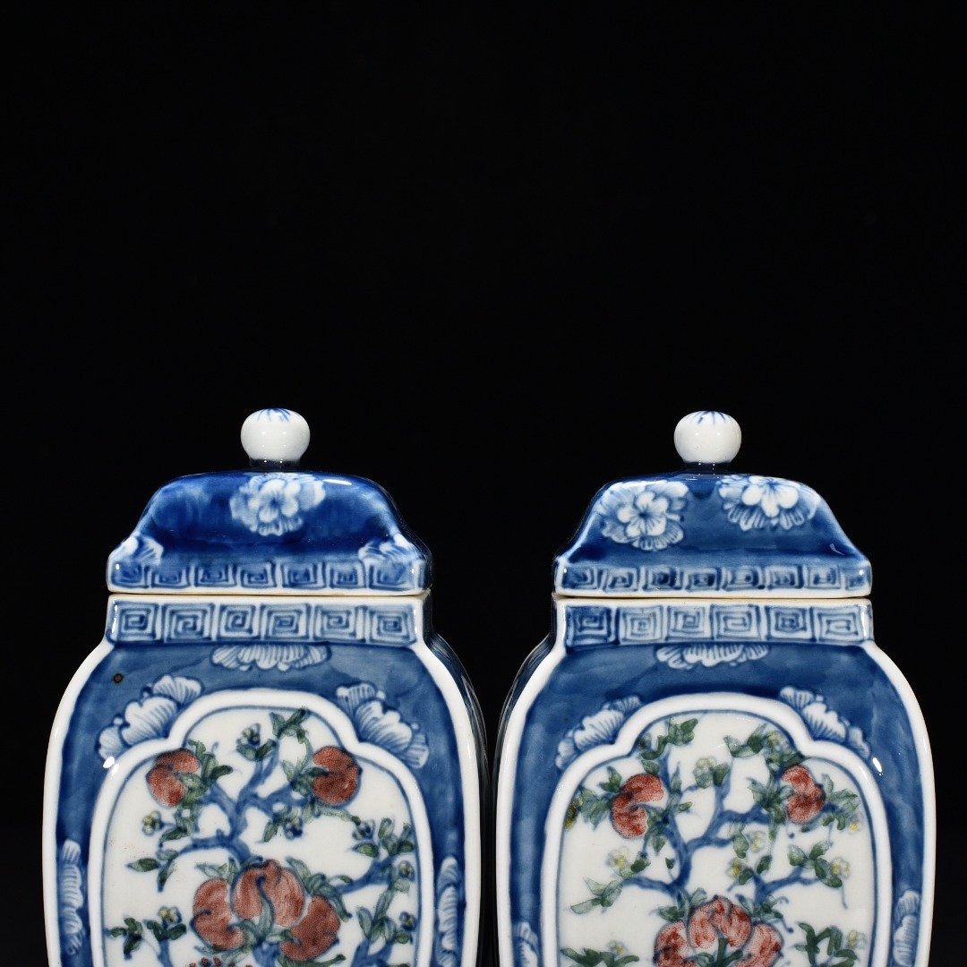 Qing Dynasty Kangxi insignia blue and white five-color blessing and longevity flat vase