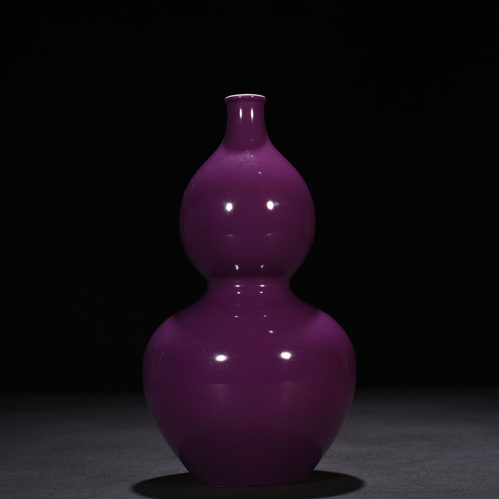 Qing Dynasty Kangxi eggplant skin purple glaze gourd bottle