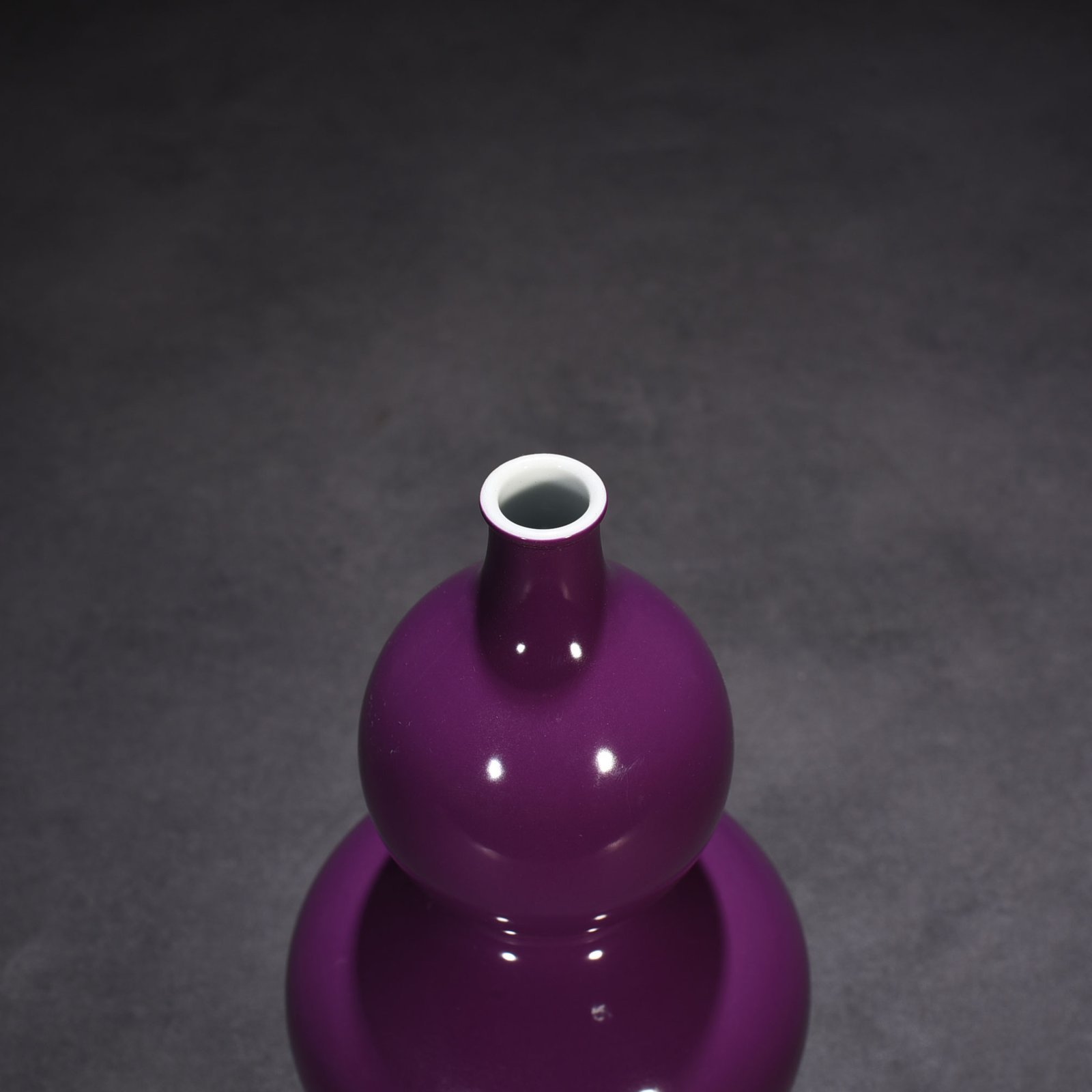 Qing Dynasty Kangxi eggplant skin purple glaze gourd bottle