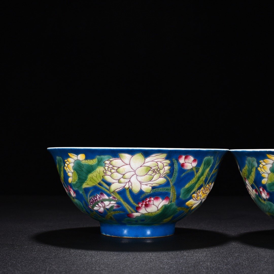 Qing Dynasty Kangxi blue ground enamel lotus flower bowl