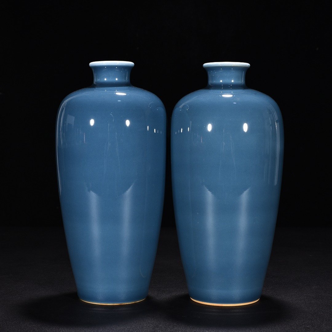 Qing Dynasty Kangxi blue-glazed plum vase