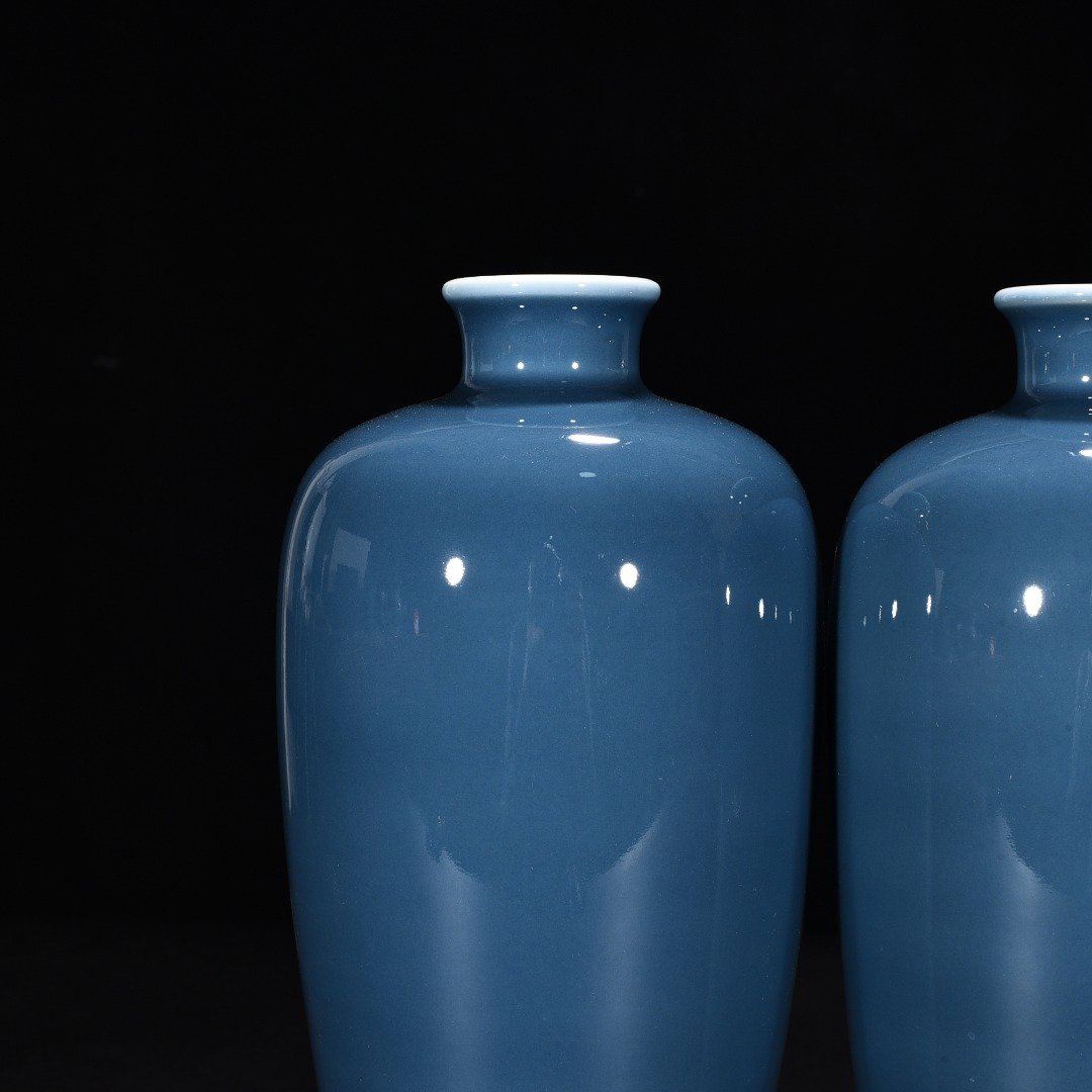 Qing Dynasty Kangxi blue-glazed plum vase