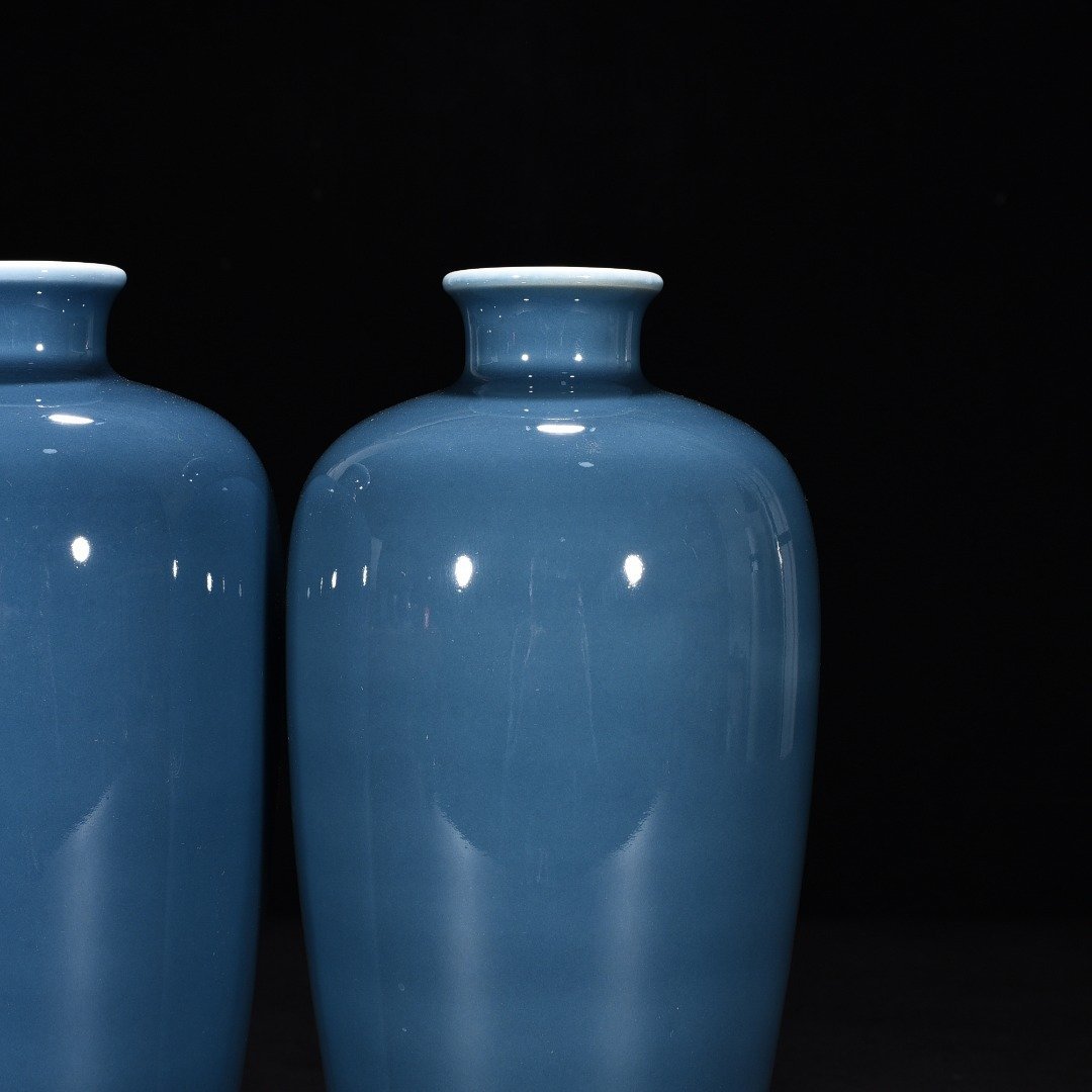 Qing Dynasty Kangxi blue-glazed plum vase