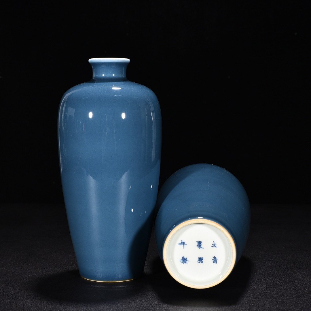 Qing Dynasty Kangxi blue-glazed plum vase