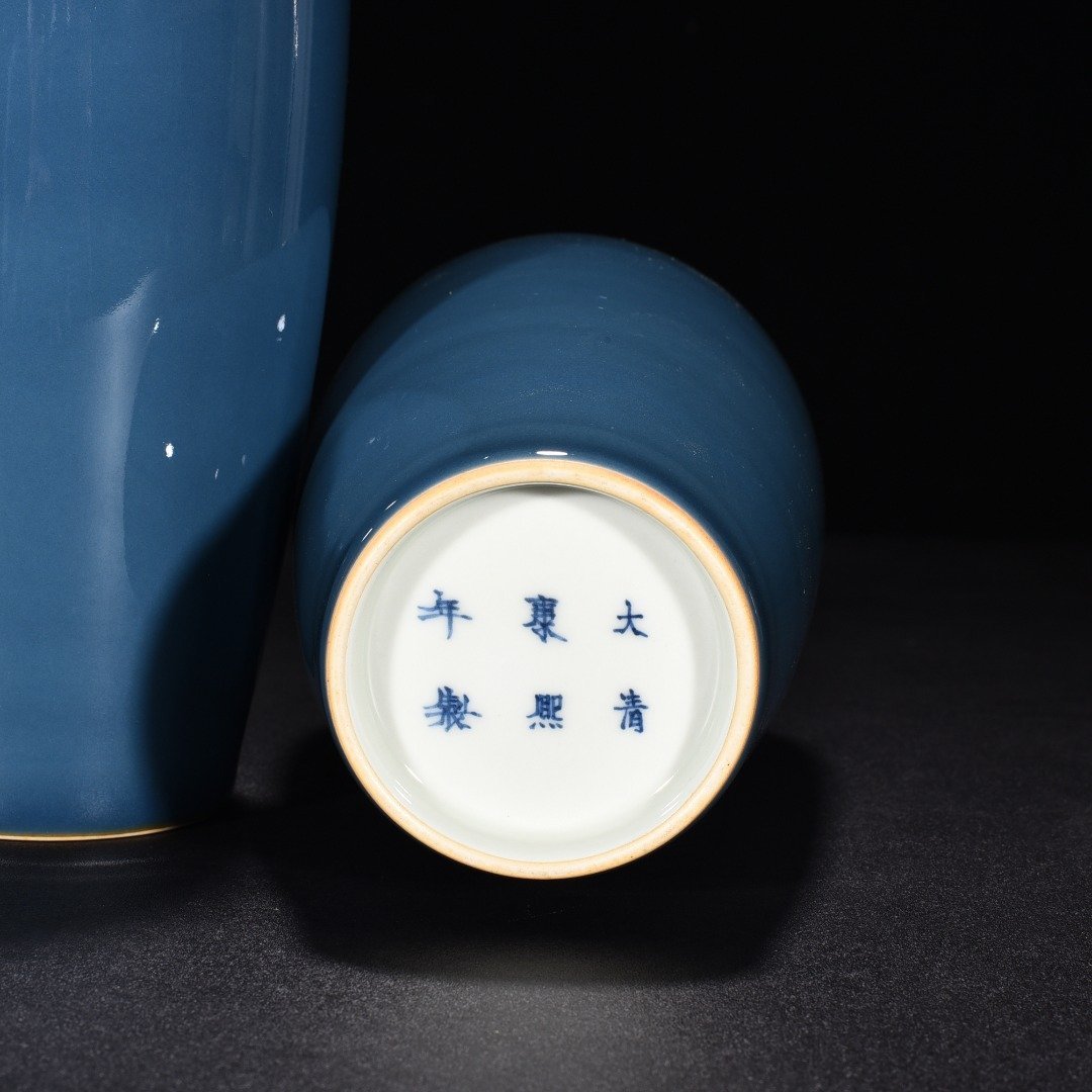 Qing Dynasty Kangxi blue-glazed plum vase
