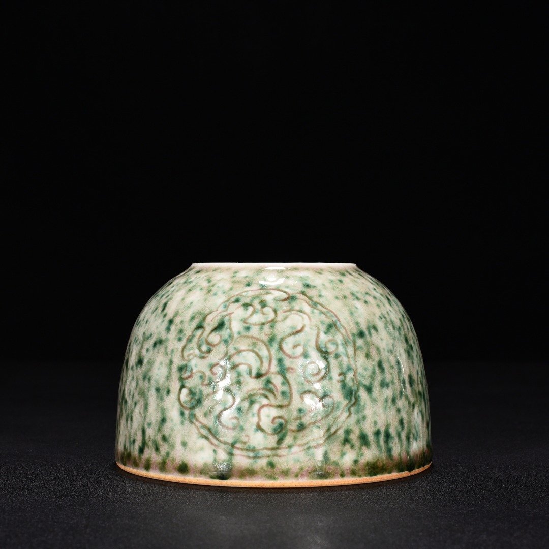 Qing Dynasty Kangxi Cowpea Red Beauty Drunk Dragon Water Bow