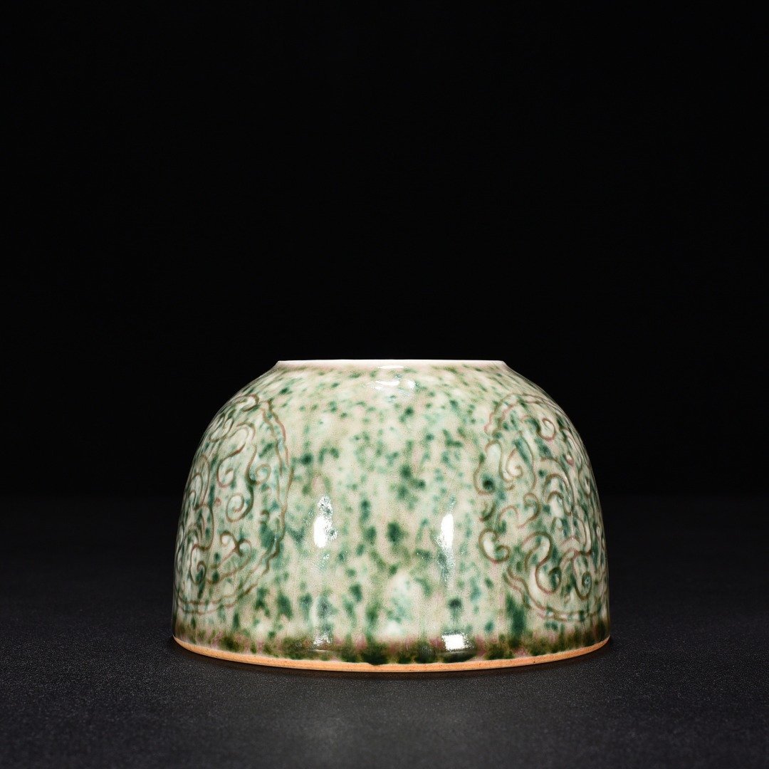 Qing Dynasty Kangxi Cowpea Red Beauty Drunk Dragon Water Bow