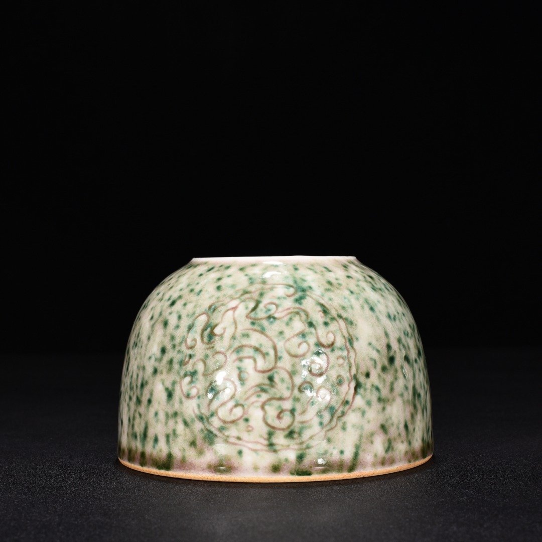 Qing Dynasty Kangxi Cowpea Red Beauty Drunk Dragon Water Bow