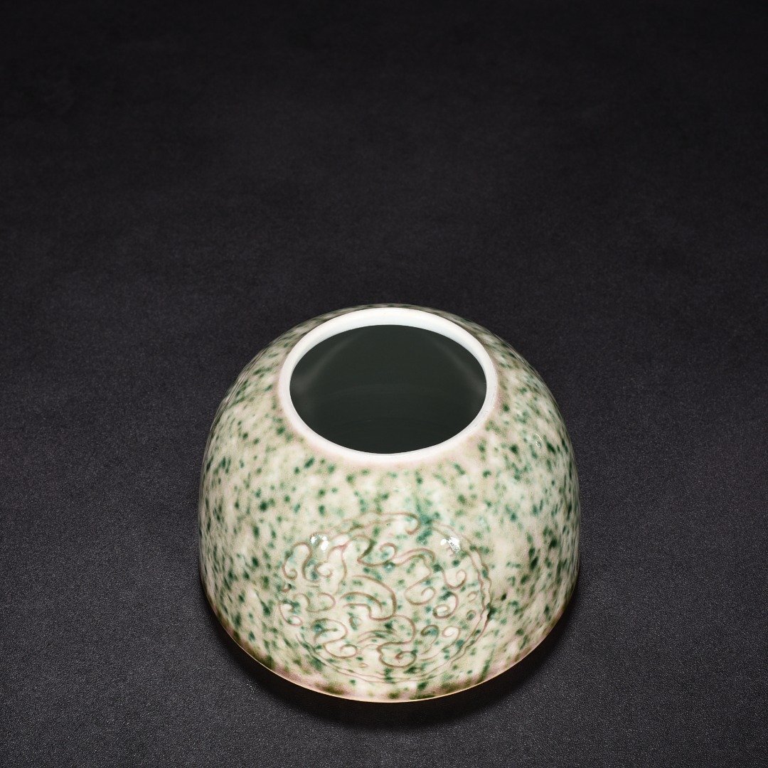 Qing Dynasty Kangxi Cowpea Red Beauty Drunk Dragon Water Bow