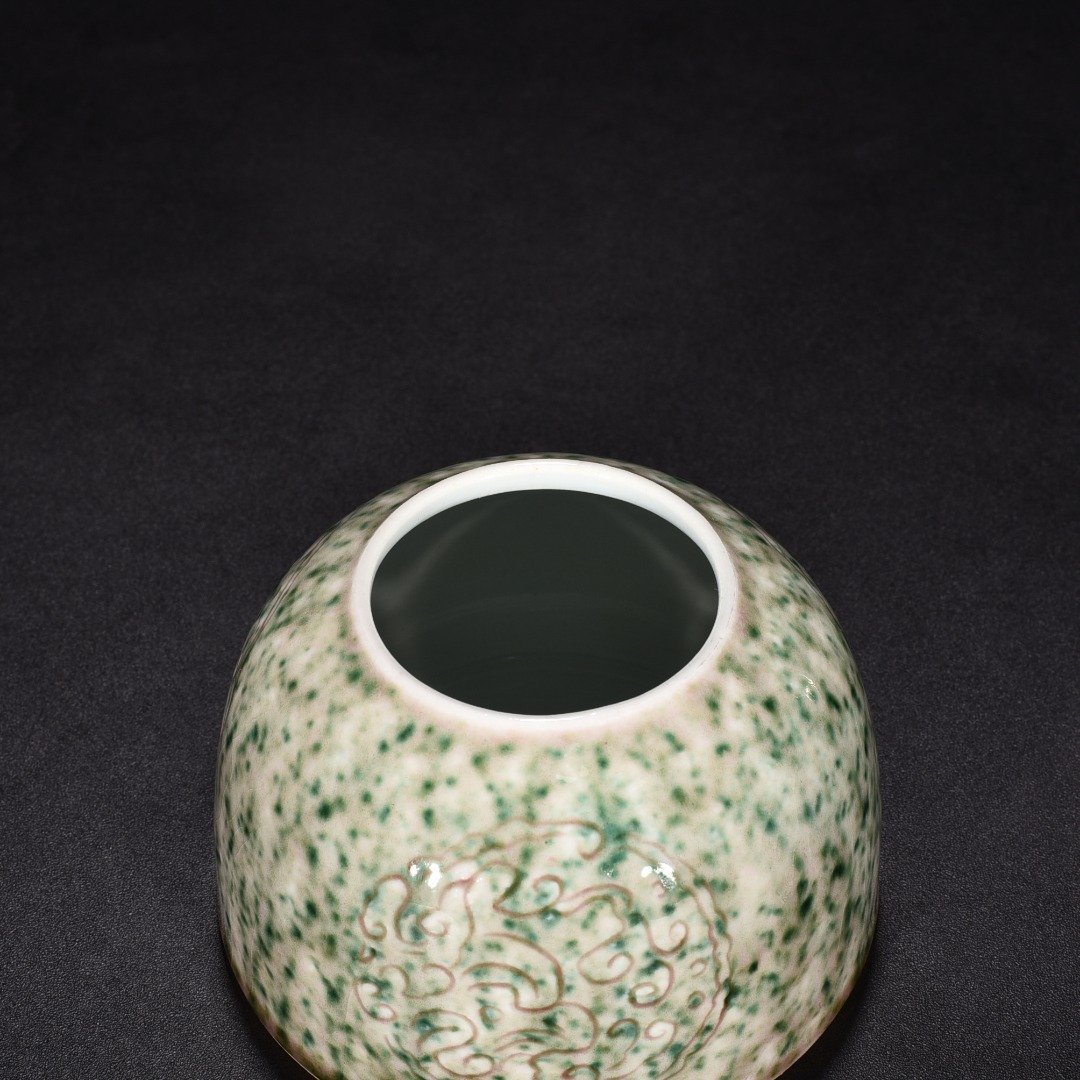 Qing Dynasty Kangxi Cowpea Red Beauty Drunk Dragon Water Bow
