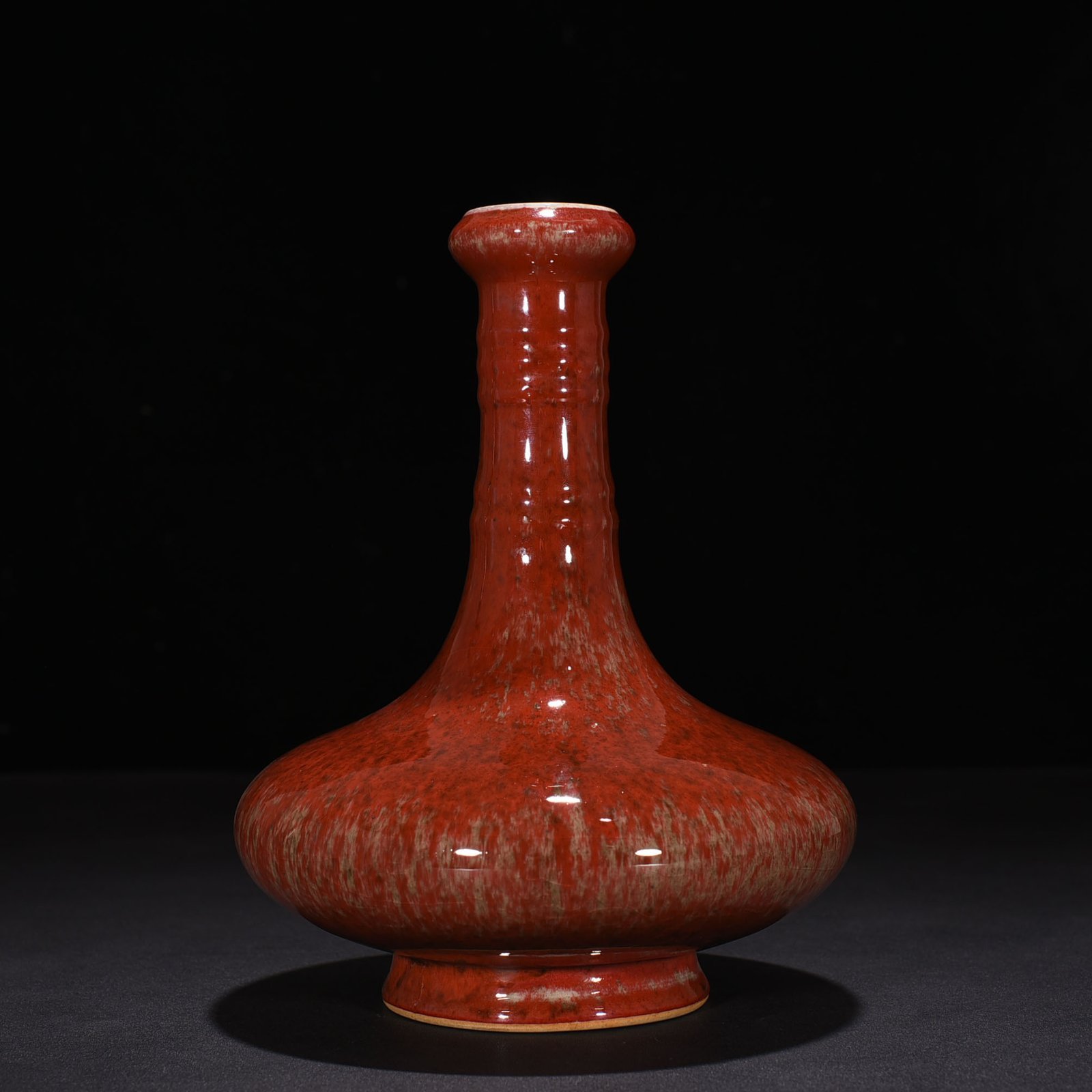 Qing Dynasty Kangxi cowpea red beauty drunk garlic bottle