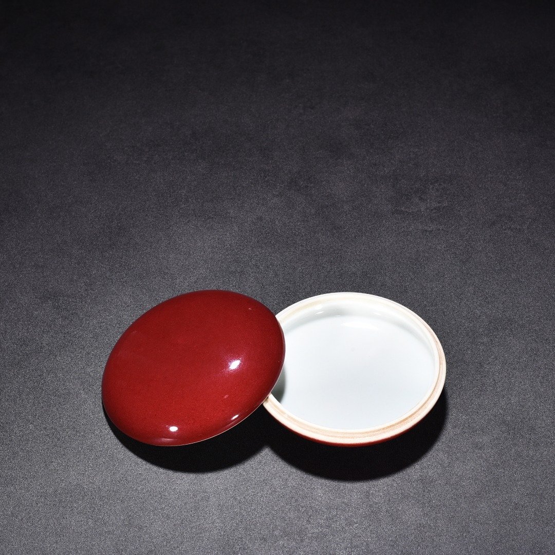 Qing Dynasty Kangxi cowpea red glaze beauty drunken study box