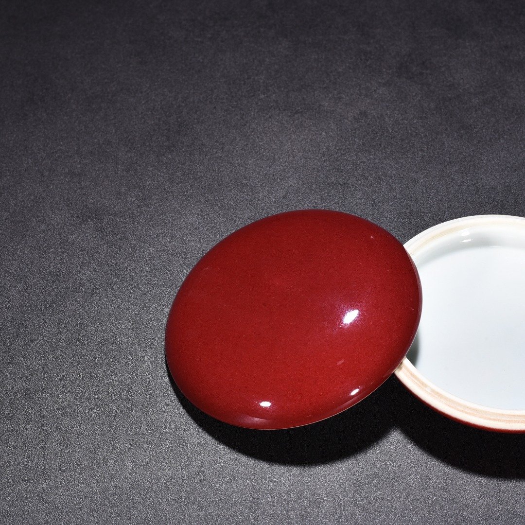 Qing Dynasty Kangxi cowpea red glaze beauty drunken study box