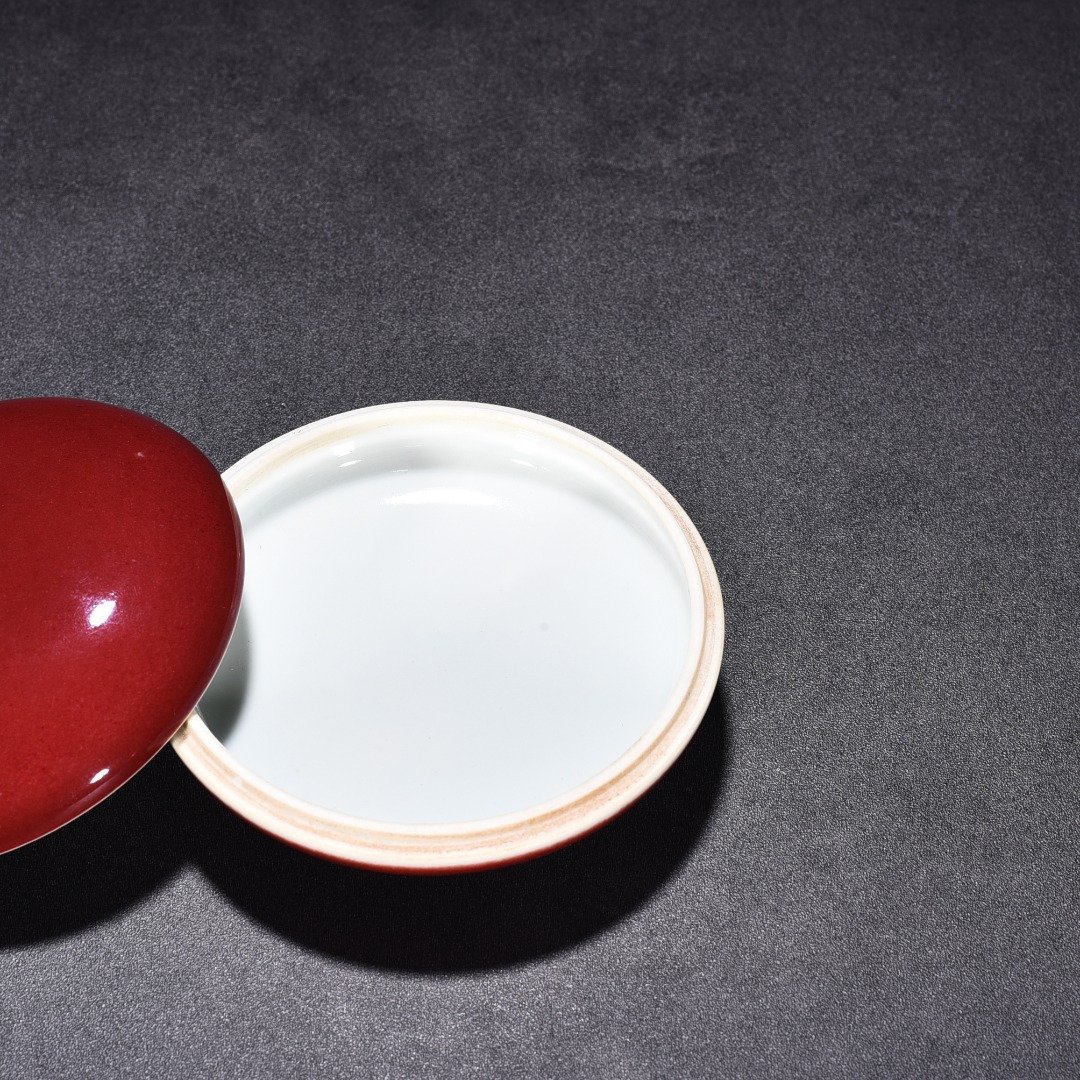 Qing Dynasty Kangxi cowpea red glaze beauty drunken study box
