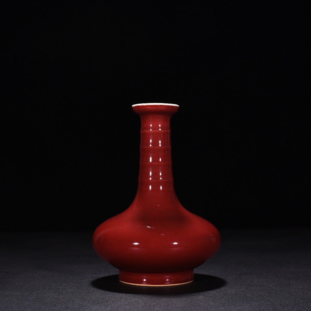 Qing Dynasty Kangxi cowpea red glaze bottle with beauty drunken