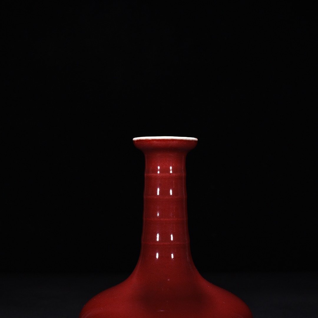 Qing Dynasty Kangxi cowpea red glaze bottle with beauty drunken