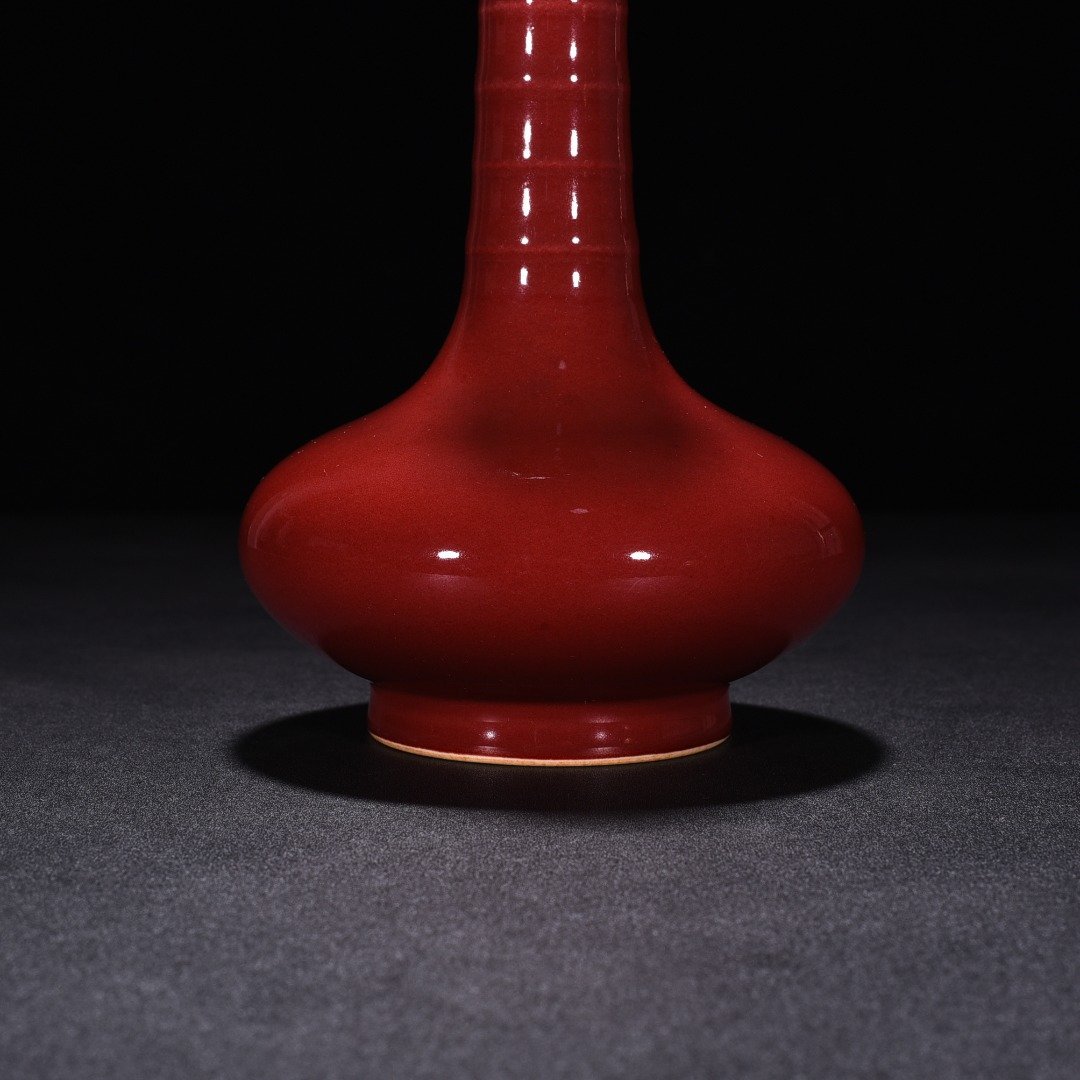 Qing Dynasty Kangxi cowpea red glaze bottle with beauty drunken