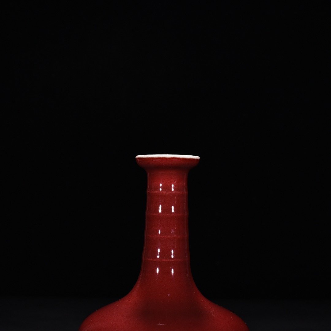 Qing Dynasty Kangxi cowpea red glaze bottle with beauty drunken