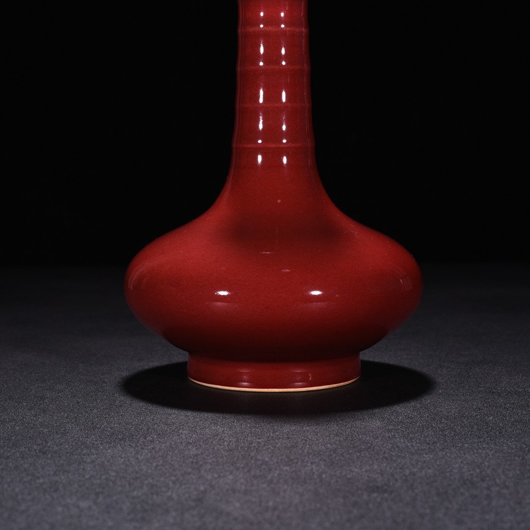 Qing Dynasty Kangxi cowpea red glaze bottle with beauty drunken