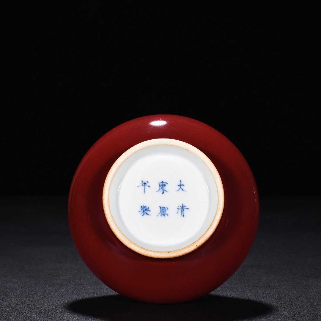 Qing Dynasty Kangxi cowpea red glaze bottle with beauty drunken