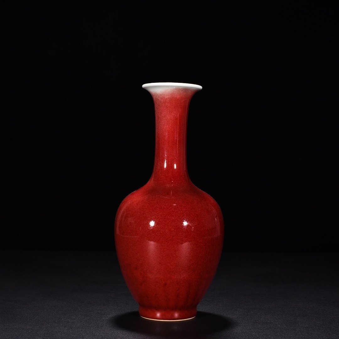 Qing Dynasty Kangxi cowpea red glaze beauty drunken chrysanthemum petal vase